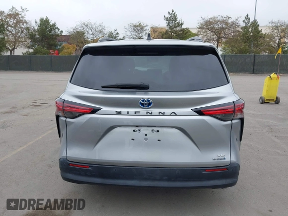 2021 Toyota Sienna XLE with VIN 5TDYRKEC6MS069690, listed as a IAAI auction lot 41841252 with 56,632 mi miles. Bid and sale history available at carsss.com. Image 16.