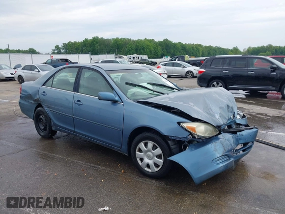 2002 Toyota Camry LE z VIN 4T1BE32KX2U617732, wystawiony jako IAAI lot #42208913 z przebiegiem Nie podano mil oraz . Historia ofert i sprzedaży dostępna na DreamBid. Obrazek 1.