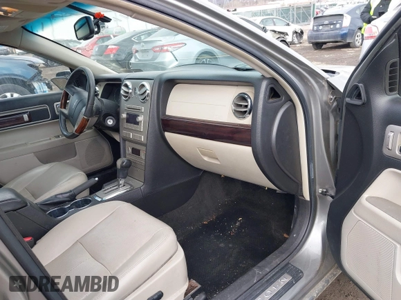2008 Lincoln MKZ with VIN 3LNHM28T68R657068, listed as a IAAI auction lot 41431401 with 128,940 mi miles. Bid and sale history available at carsss.com. Image 5.