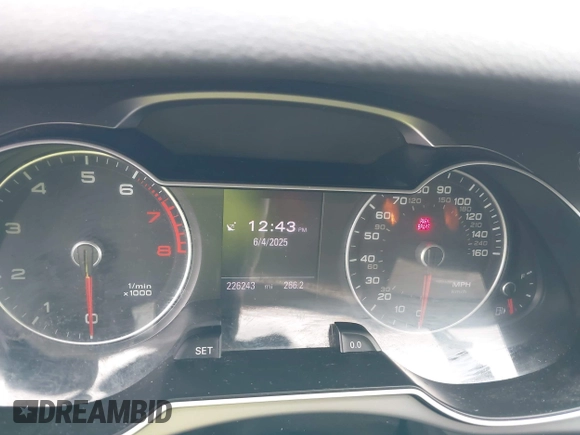 2014 Audi A4 Premium Plus z VIN WAUFFAFL2EN021407, wystawiony jako IAAI lot #42418122 z przebiegiem 226 243 mil mil oraz . Historia ofert i sprzedaży dostępna na DreamBid. Obrazek 7.