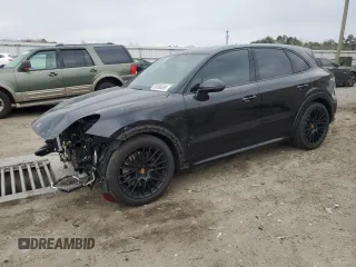 2021 Porsche Cayenne GTS z VIN WP1AG2AY0MDA34761, wystawiony jako Copart lot #50386585 z przebiegiem 29 627 mil mil oraz Szkoda całkowita • Salvage title. Historia ofert i sprzedaży dostępna na DreamBid. Obrazek 1.