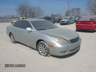 2004 Lexus ES 330 with VIN JTHBA30G345034106, listed as a IAAI auction lot 41754637 with 176,000 mi miles. Bid and sale history available at carsss.com. Image 1.