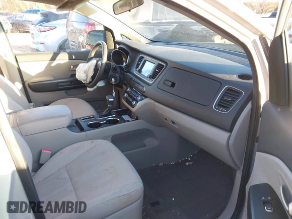 2021 Kia Sedona EX with VIN KNDMB5C19M6671635, listed as a IAAI auction lot 41146597 with 43,070 mi miles. Bid and sale history available at carsss.com. Image 5.
