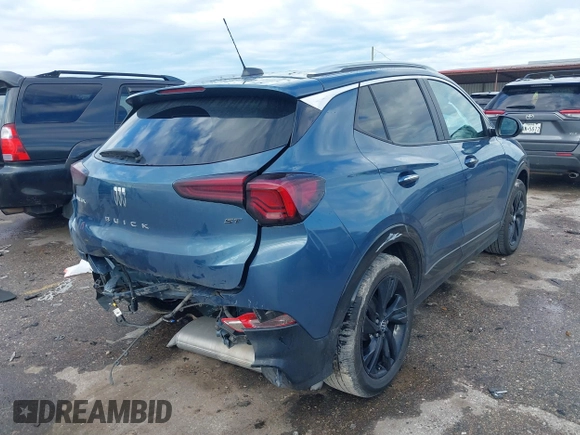 2024 Buick Encore GX Sport Touring z VIN KL4AMDSL3RB007284, wystawiony jako IAAI lot #42228588 z przebiegiem 32 618 mil mil oraz . Historia ofert i sprzedaży dostępna na DreamBid. Obrazek 4.
