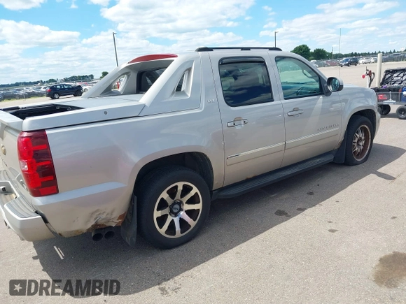 2007 Chevrolet Avalanche 1LT z VIN 3GNFK123X7G171093, wystawiony jako IAAI lot #42766281 z przebiegiem 307 643 mil mil oraz . Historia ofert i sprzedaży dostępna na DreamBid. Obrazek 4.
