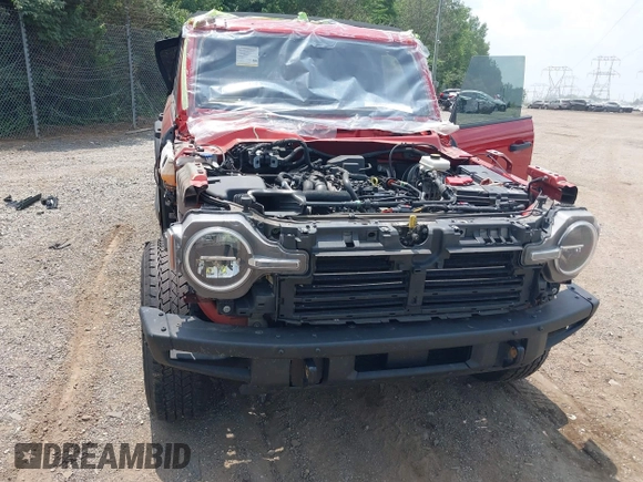 2023 Ford Bronco z VIN 1FMDE5BH8PLB24394, wystawiony jako IAAI lot #42449638 z przebiegiem 96 046 mil mil oraz . Historia ofert i sprzedaży dostępna na DreamBid. Obrazek 6.