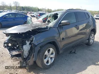 2019 Jeep Compass Latitude z VIN 3C4NJDBB5KT660906, wystawiony jako IAAI lot #42109583 z przebiegiem Nie podano mil oraz . Historia ofert i sprzedaży dostępna na DreamBid. Obrazek 17.