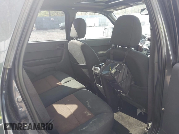 2008 Ford Escape XLT with VIN 1FMCU93108KA52105, listed as a IAAI auction lot 41887169 with 137,539 mi miles. Bid and sale history available at carsss.com. Image 8.
