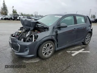 2018 Chevrolet Sonic LT z VIN 1G1JD6SGXJ4100342, wystawiony jako Copart lot #49188795 z przebiegiem 92 254 mil mil oraz Szkoda całkowita • Salvage title. Historia ofert i sprzedaży dostępna na DreamBid. Obrazek 1.