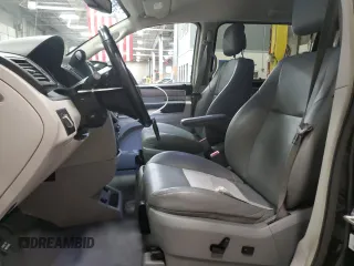 2014 Volkswagen Routan SE with VIN 2C4RVABG5ER135352, listed as a Copart auction lot 51677515 with 136,833 mi miles and Clean title. Bid and sale history available at DreamBid. Image 7.