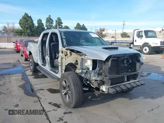 2018 Toyota Tacoma SR5 z VIN 3TMDZ5BNXJM037097, wystawiony jako IAAI lot #40990446 z przebiegiem 117 989 mil mil oraz . Historia ofert i sprzedaży dostępna na DreamBid. Obrazek 1.