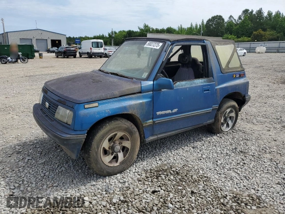 1993 Geo Tracker z VIN 2CNBJ18UXP6921660, wystawiony jako Copart lot #58027275 z przebiegiem 64 349 mil mil oraz Tytuł czysty. Historia ofert i sprzedaży dostępna na DreamBid. Obrazek 1.