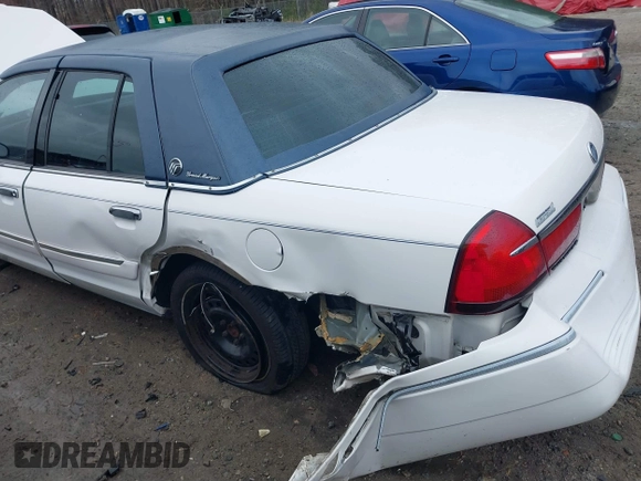 1999 Mercury Grand Marquis GS z VIN 2MEFM74W9XX622371, wystawiony jako IAAI lot #41721054 z przebiegiem 131 724 mil mil oraz . Historia ofert i sprzedaży dostępna na DreamBid. Obrazek 6.