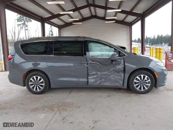 2021 Chrysler Pacifica Hybrid Touring L with VIN 2C4RC1L78MR581255, listed as a IAAI auction lot 41913443 with 71,193 mi miles. Bid and sale history available at carsss.com. Image 13.