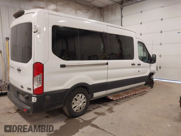 2019 Ford Transit Passenger XL with VIN 1FBZX2CM8KKA07514, listed as a IAAI auction lot 41235965 with 58,224 mi miles. Bid and sale history available at carsss.com. Image 4.