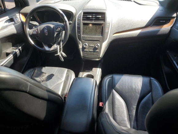 2019 Lincoln MKC Select z VIN 5LMCJ2D91KUL22696, wystawiony jako Copart lot #56699465 z przebiegiem 88 532 mil mil oraz Szkoda całkowita • Salvage title. Historia ofert i sprzedaży dostępna na DreamBid. Obrazek 8.