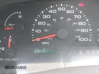 2002 Ford F-250 XL z VIN 1FTNX21F12EA74470, wystawiony jako IAAI lot #41993513 z przebiegiem 205 684 mil mil oraz . Historia ofert i sprzedaży dostępna na DreamBid. Obrazek 7.