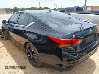 2024 Nissan Altima SR z VIN 1N4BL4CV4RN323262, wystawiony jako IAAI lot #42323966 z przebiegiem 25 124 mil mil oraz . Historia ofert i sprzedaży dostępna na DreamBid. Obrazek 3.
