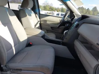 2011 Honda Pilot EX with VIN 5FNYF4H42BB074895, listed as a IAAI auction lot 41215003 with 131,507 mi miles. Bid and sale history available at carsss.com. Image 5.