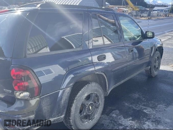2007 Chevrolet TrailBlazer LS with VIN 1GNDT13S072187063, listed as a IAAI auction lot 41809118 with 122,816 mi miles. Bid and sale history available at carsss.com. Image 4.