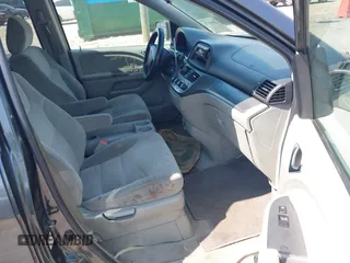 2006 Honda Odyssey LX with VIN 5FNRL38276B074855, listed as a IAAI auction lot 41914975 with 245,881 mi miles. Bid and sale history available at carsss.com. Image 5.