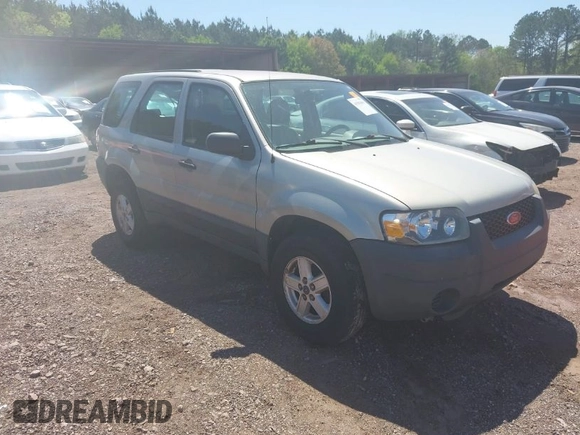 2005 Ford Escape XLS Value with VIN 1FMYU02Z25KB13278, listed as a IAAI auction lot 41981861 with 173,733 mi miles. Bid and sale history available at carsss.com. Image 1.