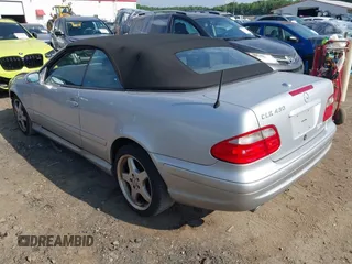 2003 Mercedes-Benz CLK 430 z VIN WDBLK70G13T130450, wystawiony jako IAAI lot #42280960 z przebiegiem 83 013 mil mil oraz . Historia ofert i sprzedaży dostępna na DreamBid. Obrazek 3.