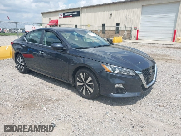 2022 Nissan Altima SV with VIN 1N4BL4DV5NN372589, listed as a IAAI auction lot 42153074 with 55,812 mi miles and . Bid and sale history available at carsss.com. Image 1.