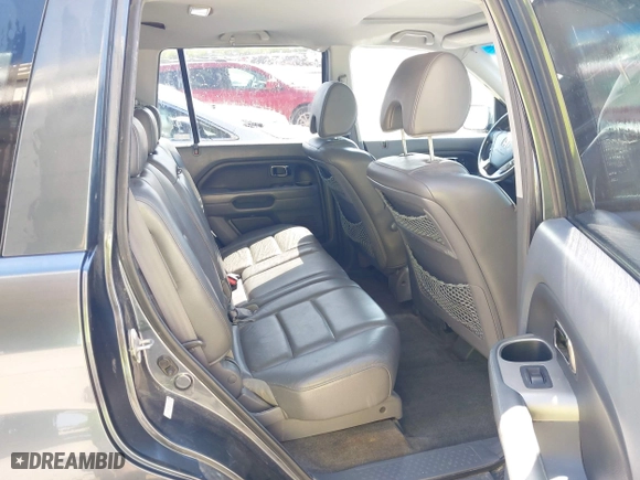 2006 Honda Pilot EX-L with VIN 5FNYF28556B003516, listed as a IAAI auction lot 42013495 with 207,443 mi miles. Bid and sale history available at carsss.com. Image 8.