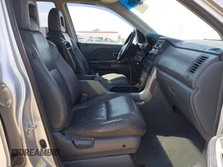 2005 Honda Pilot EX-L with RES with VIN 2HKYF18685H569818, listed as a IAAI auction lot 41948993 with 231,416 mi miles. Bid and sale history available at carsss.com. Image 5.