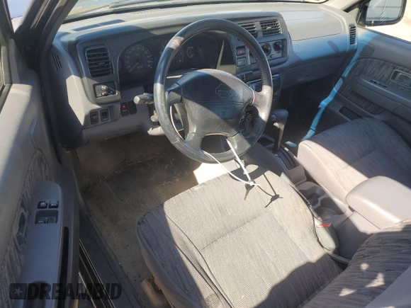 2000 Nissan Frontier XE z VIN 1N6ED26T3YC411827, wystawiony jako Copart lot #48612455 z przebiegiem 140 373 mil mil oraz Czysty tytuł • Clean title. Historia ofert i sprzedaży dostępna na DreamBid. Obrazek 8.