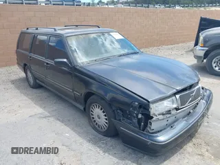 1997 Volvo 960 z VIN YV1KW9600V1042005, wystawiony jako IAAI lot #42196892 z przebiegiem 221 512 mil mil oraz . Historia ofert i sprzedaży dostępna na DreamBid. Obrazek 1.