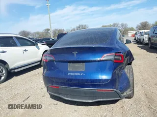 2021 Tesla Model Y Standard Range z VIN 5YJYGDED6MF107711, wystawiony jako IAAI lot #41794384 z przebiegiem 86 934 mil mil oraz . Historia ofert i sprzedaży dostępna na DreamBid. Obrazek 16.