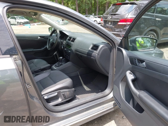 2014 Volkswagen Jetta SE with VIN 3VWD07AJ0EM236487, listed as a IAAI auction lot 42714441 with 124,596 mi miles and . Bid and sale history available at DreamBid. Image 5.