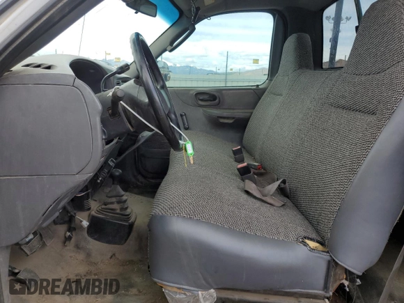 2002 Ford F-150 XL с VIN 1FTPF18L72NB43907, выставлен на аукционе Copart как лот 50898724 с пробегом 199 982 миль миль и На запчасти • Non repairable. История ставок и продаж доступна на DreamBid. Изображение 7.