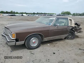 1981 Pontiac Bonneville z VIN 2G2AN37Y8B1705742, wystawiony jako Copart lot #54714325 z przebiegiem 76 898 mil mil oraz Szkoda całkowita • Salvage title. Historia ofert i sprzedaży dostępna na DreamBid. Obrazek 1.