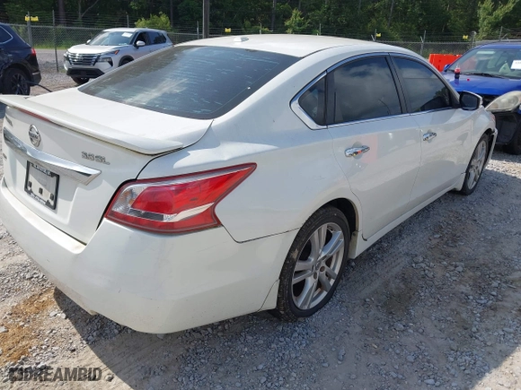 2013 Nissan Altima 3.5 SL with VIN 1N4BL3AP4DN531438, listed as a IAAI auction lot 42086320 with 196,654 mi miles. Bid and sale history available at carsss.com. Image 4.