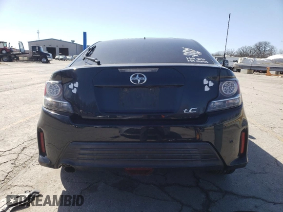 2016 Scion tC z VIN JTKJF5C7XGJ018639, wystawiony jako Copart lot #47965635 z przebiegiem 134 895 mil mil oraz Tytuł czysty. Historia ofert i sprzedaży dostępna na DreamBid. Obrazek 6.