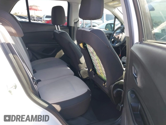 2019 Chevrolet Trax LS with VIN 3GNCJNSB9KL357213, listed as a IAAI auction lot 41437858 with 74,589 mi miles. Bid and sale history available at carsss.com. Image 8.