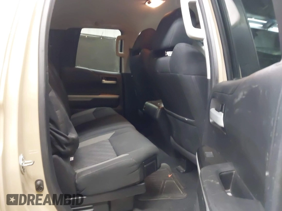 2017 Toyota Tundra SR5 z VIN 5TFRY5F18HX222592, wystawiony jako IAAI lot #42213820 z przebiegiem 204 876 mil mil oraz . Historia ofert i sprzedaży dostępna na DreamBid. Obrazek 8.