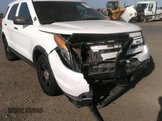 2013 Ford Utility Police Interceptor with VIN 1FM5K8AR7DGC25908, listed as a IAAI auction lot 42003694 with 137,422 mi miles. Bid and sale history available at carsss.com. Image 6.