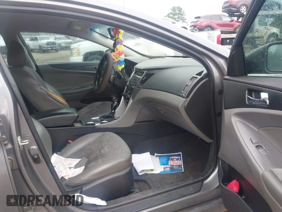 2012 Hyundai Sonata SE z VIN 5NPEC4AC7CH435022, wystawiony jako IAAI lot #42491555 z przebiegiem 176 670 mil mil oraz . Historia ofert i sprzedaży dostępna na DreamBid. Obrazek 5.