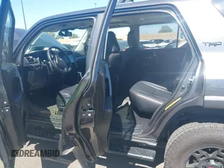2023 Toyota 4Runner TRD Pro z VIN JTELU5JR3P6167676, wystawiony jako IAAI lot #41861287 z przebiegiem 25 795 mil mil oraz . Historia ofert i sprzedaży dostępna na DreamBid. Obrazek 8.