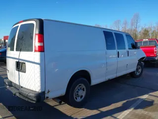 2014 Chevrolet Express Cargo z VIN 1GCWGGBA3E1109722, wystawiony jako IAAI lot #41845284 z przebiegiem 224 334 mil mil oraz . Historia ofert i sprzedaży dostępna na DreamBid. Obrazek 4.