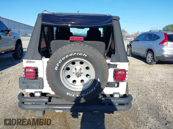 2005 Jeep Wrangler Unlimited with VIN 1J4FA44SX5P316055, listed as a IAAI auction lot 41586898 with 218,181 mi miles. Bid and sale history available at carsss.com. Image 16.