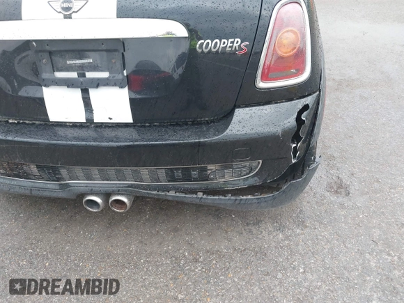 2010 MINI Convertible S z VIN WMWMS3C51ATY51760, wystawiony jako IAAI lot #42419015 z przebiegiem 86 437 mil mil oraz . Historia ofert i sprzedaży dostępna na DreamBid. Obrazek 6.