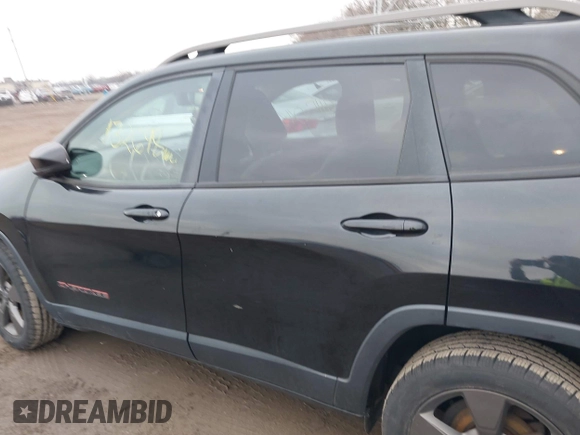 2016 Jeep Cherokee Latitude with VIN 1C4PJLCB1GW256777, listed as a IAAI auction lot 41150466 with 133,000 mi miles. Bid and sale history available at carsss.com. Image 14.