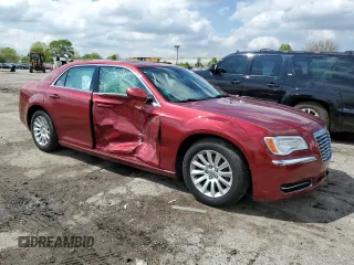 2013 Chrysler 300 z VIN 2C3CCAAGXDH727934, wystawiony jako Copart lot #55656025 z przebiegiem 100 567 mil mil oraz Szkoda całkowita • Salvage title. Historia ofert i sprzedaży dostępna na DreamBid. Obrazek 4.