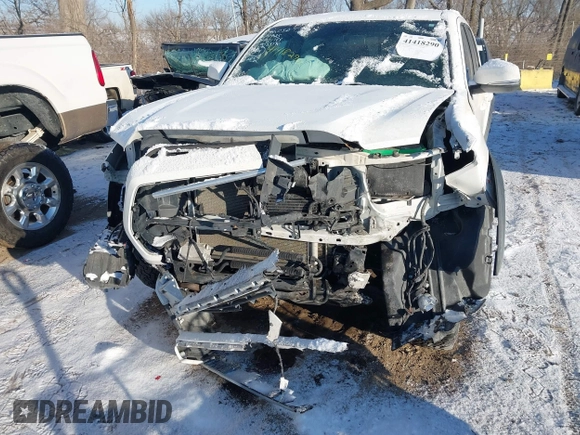 2016 Toyota Tacoma SR with VIN 3TMCZ5AN1GM033770, listed as a IAAI auction lot 41418290 with 122,000 mi miles. Bid and sale history available at carsss.com. Image 6.