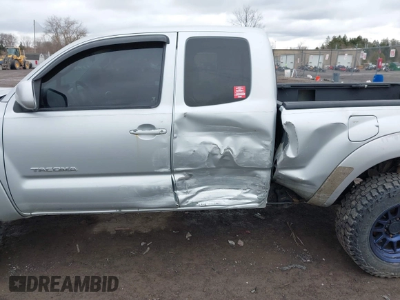 2006 Toyota Tacoma with VIN 5TEUU42N26Z153137, listed as a IAAI auction lot 41802170 with 206,156 mi miles. Bid and sale history available at carsss.com. Image 6.
